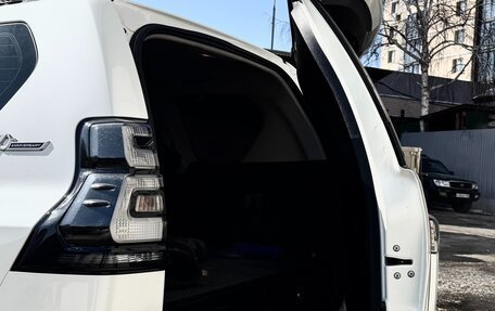 Toyota Land Cruiser Prado 150 рестайлинг 2, 2021 год, 7 100 000 рублей, 7 фотография