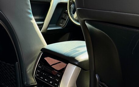 Toyota Land Cruiser Prado 150 рестайлинг 2, 2021 год, 7 100 000 рублей, 14 фотография