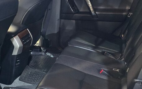 Toyota Land Cruiser Prado 150 рестайлинг 2, 2011 год, 2 450 000 рублей, 7 фотография