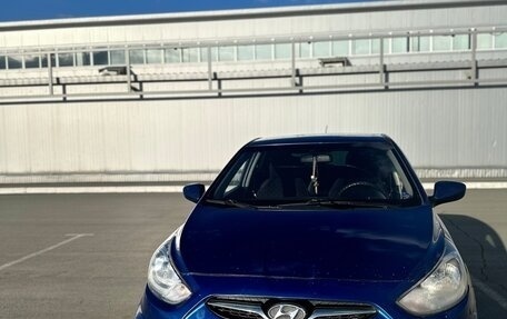 Hyundai Solaris II рестайлинг, 2011 год, 600 000 рублей, 1 фотография