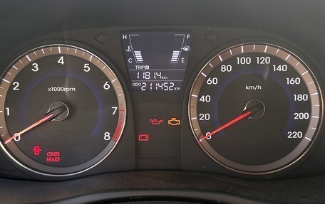 Hyundai Solaris II рестайлинг, 2011 год, 600 000 рублей, 6 фотография