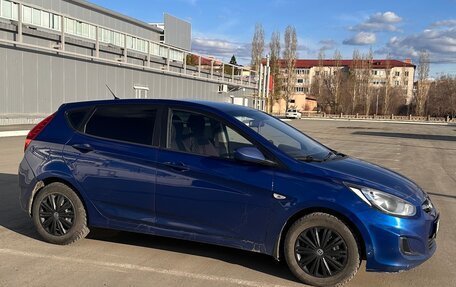 Hyundai Solaris II рестайлинг, 2011 год, 600 000 рублей, 3 фотография