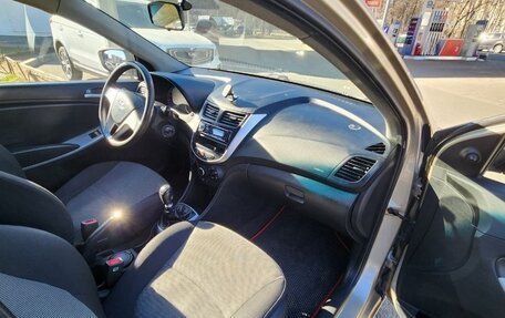 Hyundai Solaris II рестайлинг, 2011 год, 520 000 рублей, 5 фотография