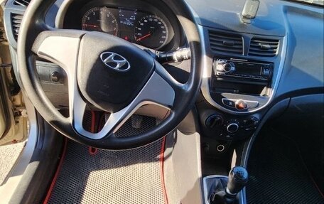 Hyundai Solaris II рестайлинг, 2011 год, 520 000 рублей, 3 фотография