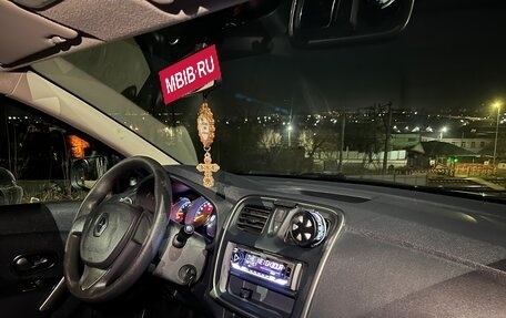 Renault Logan II, 2017 год, 690 000 рублей, 11 фотография