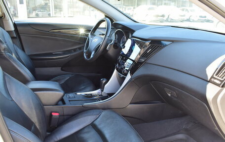 Hyundai Sonata VI, 2011 год, 997 000 рублей, 14 фотография