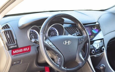 Hyundai Sonata VI, 2011 год, 997 000 рублей, 13 фотография