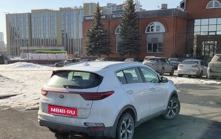 KIA Sportage IV рестайлинг, 2019 год, 2 300 000 рублей, 3 фотография