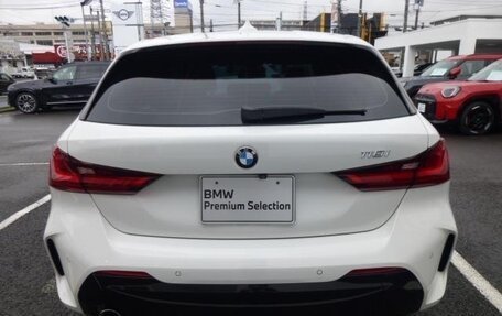 BMW 1 серия, 2021 год, 1 560 000 рублей, 5 фотография