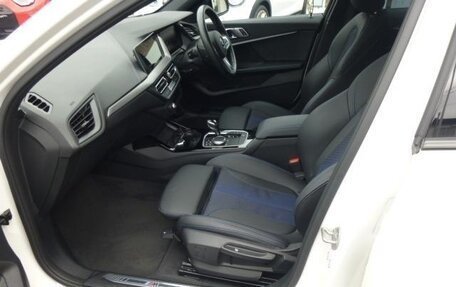 BMW 1 серия, 2021 год, 1 560 000 рублей, 12 фотография