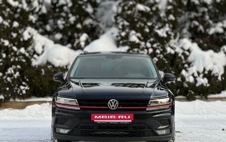 Volkswagen Tiguan II, 2018 год, 3 100 000 рублей, 3 фотография