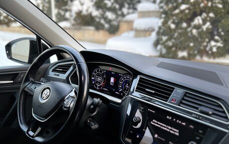 Volkswagen Tiguan II, 2018 год, 3 100 000 рублей, 31 фотография