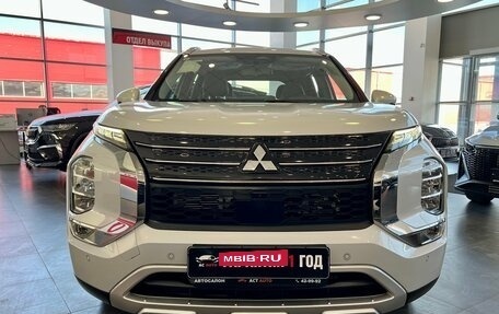 Mitsubishi Outlander, 2023 год, 3 850 000 рублей, 2 фотография