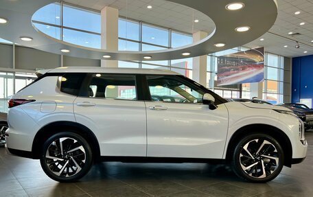 Mitsubishi Outlander, 2023 год, 3 850 000 рублей, 8 фотография