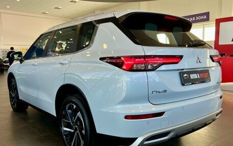 Mitsubishi Outlander, 2023 год, 3 850 000 рублей, 4 фотография