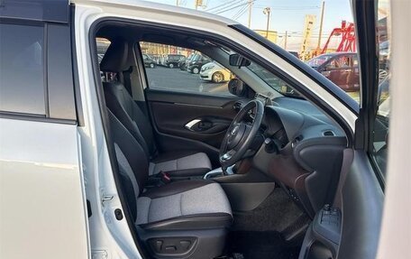 Toyota Yaris Cross, 2021 год, 1 320 000 рублей, 18 фотография