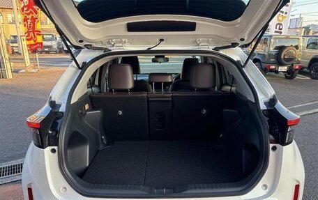 Toyota Yaris Cross, 2021 год, 1 320 000 рублей, 22 фотография