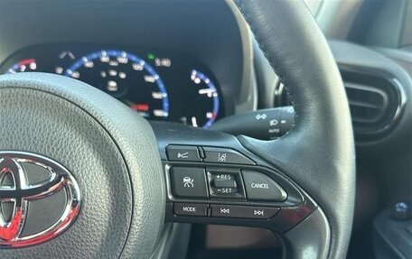 Toyota Yaris Cross, 2021 год, 1 320 000 рублей, 24 фотография