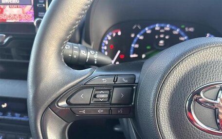 Toyota Yaris Cross, 2021 год, 1 320 000 рублей, 23 фотография