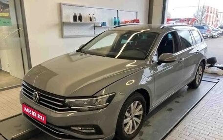 Volkswagen Passat B8 рестайлинг, 2021 год, 2 092 000 рублей, 1 фотография