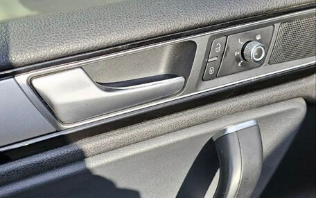 Volkswagen Touareg III, 2016 год, 3 300 000 рублей, 15 фотография