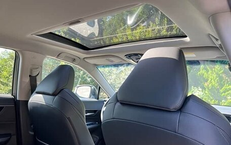 Toyota Venza, 2024 год, 4 000 009 рублей, 13 фотография