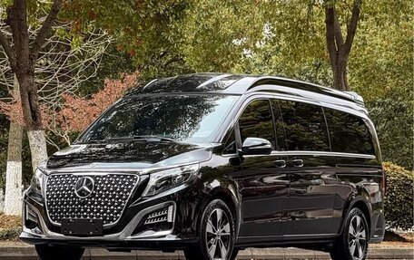 Mercedes-Benz V-Класс, 2023 год, 2 фотография