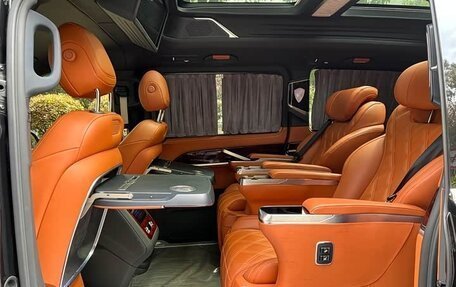 Mercedes-Benz V-Класс, 2023 год, 10 фотография