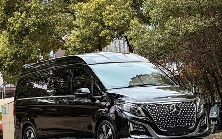 Mercedes-Benz V-Класс, 2023 год, 4 фотография