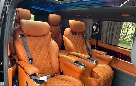 Mercedes-Benz V-Класс, 2023 год, 9 фотография