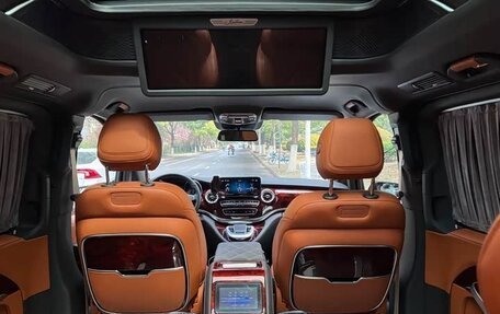 Mercedes-Benz V-Класс, 2023 год, 11 фотография