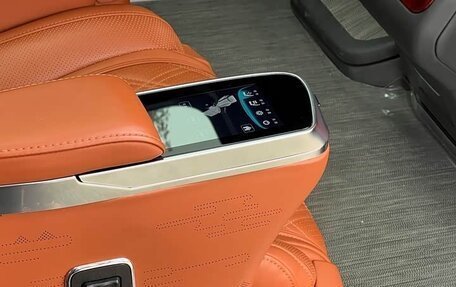 Mercedes-Benz V-Класс, 2023 год, 13 фотография