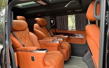 Mercedes-Benz V-Класс, 2023 год, 17 фотография