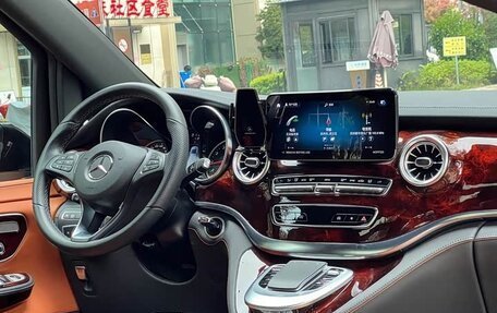 Mercedes-Benz V-Класс, 2023 год, 19 фотография