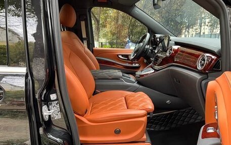 Mercedes-Benz V-Класс, 2023 год, 22 фотография