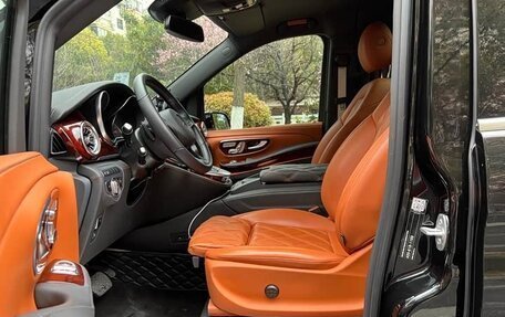 Mercedes-Benz V-Класс, 2023 год, 25 фотография