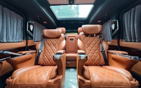 Mercedes-Benz V-Класс, 2023 год, 26 фотография