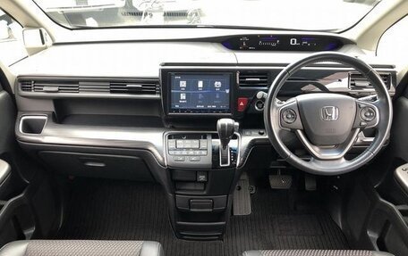 Honda Stepwgn IV, 2016 год, 1 550 000 рублей, 12 фотография