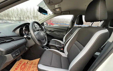 Toyota Yaris XP150 рестайлинг, 2021 год, 980 000 рублей, 8 фотография