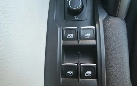 Volkswagen Tiguan II, 2019 год, 2 350 000 рублей, 2 фотография