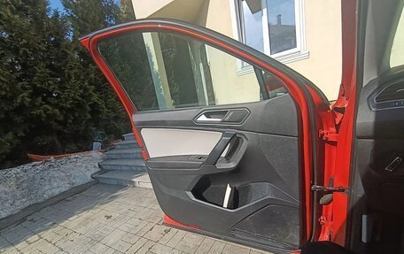 Volkswagen Tiguan II, 2019 год, 2 350 000 рублей, 3 фотография