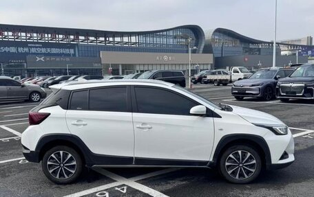 Toyota Yaris XP150 рестайлинг, 2022 год, 1 160 000 рублей, 8 фотография