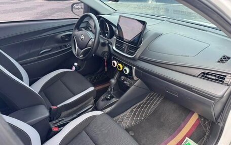 Toyota Yaris XP150 рестайлинг, 2022 год, 1 160 000 рублей, 9 фотография