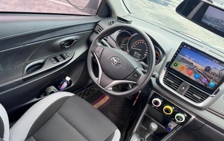 Toyota Yaris XP150 рестайлинг, 2022 год, 1 160 000 рублей, 11 фотография