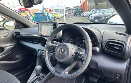 Toyota Yaris, 2022 год, 805 000 рублей, 10 фотография