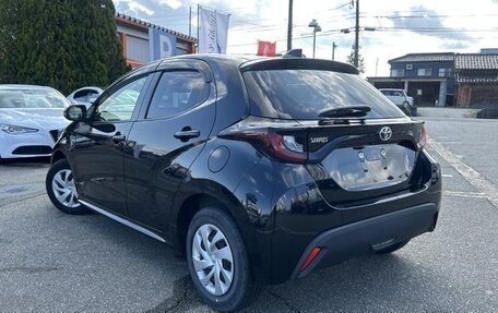 Toyota Yaris, 2022 год, 805 000 рублей, 8 фотография