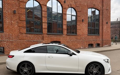 Mercedes-Benz E-Класс, 2017 год, 3 100 000 рублей, 5 фотография