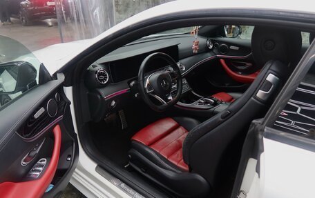 Mercedes-Benz E-Класс, 2017 год, 3 100 000 рублей, 3 фотография