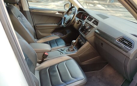 Volkswagen Tiguan II, 2018 год, 3 000 000 рублей, 12 фотография