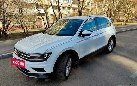 Volkswagen Tiguan II, 2018 год, 3 000 000 рублей, 2 фотография